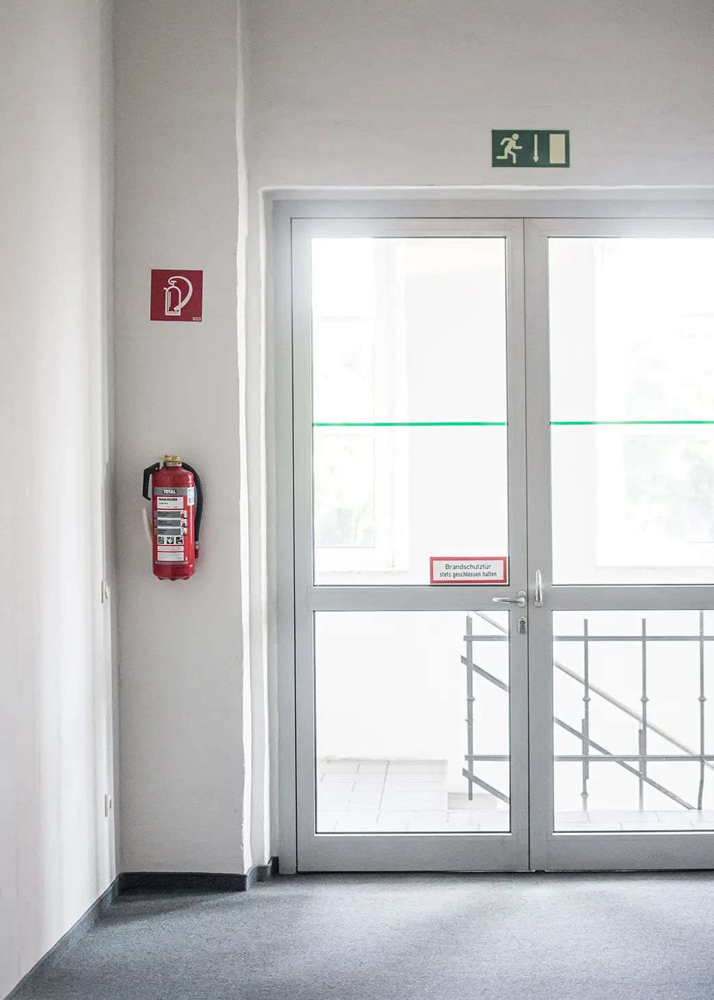 Brandschutzzeichen in einem Gebäude